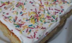 Eğlenceli ve kolay: Görseliyle büyüleyen, lezzetiyle bağımlılık yapan Vanilyalı Kek tarifi