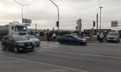 Çorum'da korkutan kaza: Toptancılar Kavşağı'nda iki otomobil birbirine girdi!