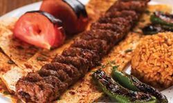 Urfa Kebabının lezzetini arttıran malzeme! Evde Urfa Kebabı nasıl yapılır?