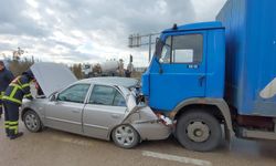 Amasya'da kamyonla çarpışan otomobilin sürücüsü yaralandı