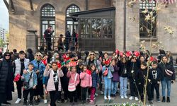 Köy okulu öğrencileri ilk kez Anıtkabir'i ziyaret etti