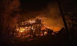 Sinop'ta 2 ev ve 6 samanlık yandı