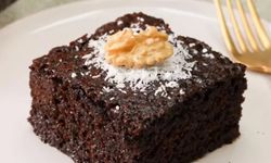 Misafirlerinizi büyüleyecek: Damağınızı şenlendirecek Tam kıvamında Kakaolu Islak Kek tarifi