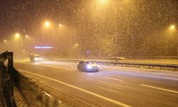 İstanbul'da kış çilesi: Kar ve fırtına hayatı felç etti