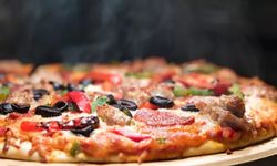 Evde pizza yapmanın en kolay yolu bu tarifte gizli: Dışarıdaki pizzaları unutturacak pizza tarifi