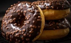Evde çikolata şelalesi: Pastane kıskandıran ağızda eriyen Çikolatalı Donut tarifi