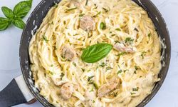 Restoranlarda yediğinizden daha lezzetli: İtalyan şeflerin püf noktalarıyla Tavuklu Fettuccine Alfredo evde nasıl yapılır?