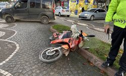 Gerze'de otomobille çarpışan elektrikli motosikletin sürücüsü yaralandı