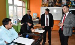 Gümüşhacıköy Kaymakamı Büyükkaymakcı'dan okul ziyareti