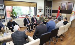 Muhtarlar 19 Mayıs Belediye Başkanı Osman Topaloğlu'nu ziyaret etti
