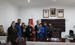Öğrencilerden Turhal İlçe Milli Eğitim Müdürü Taştan'a ziyaret