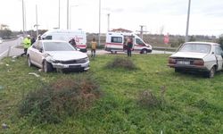 Samsun’da iki otomobilin çarpıştığı kazada 3 kişi yaralandı