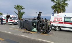 Trabzon'da hafif ticari aracın bariyerlere çarptığı kazada 2 kişi yaralandı