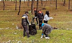 Osmancık'ta gençler yaşanabilir bir doğa için çevre temizliği yaptı