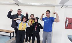 Bayat Şehit Osman Arslan Anadolu Lisesi'nin halterdeki altın kızları