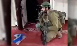 İsrail askerleri, camiyi işgal edip hoparlörlerden Yahudi duası okudu