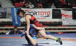 Kadın güreşçilerin şampiyonluk yarışı: Mahmut Atalay Kadınlar Güreş Türkiye Şampiyonası Çorum'da başladı