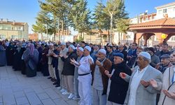 Kutsal topraklara yolculuk: Çorum'da Umre yolcuları dualarla uğurlandı