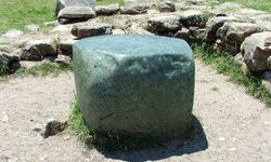 Hititlerin başkenti Hattuşa'nın gizemli mirası: Antik kentteki 'yeşil kaya' gizemini koruyor