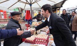 AK Bolu Parti Belediye Başkan adayı Demirkol, semt pazarını ziyaret etti