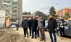 AK Parti Karabük Belediye Başkan adayı Çetinkaya, millet bahçesi inşaatını inceledi
