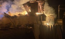 Karabük'te 2 katlı ahşap ev yandı