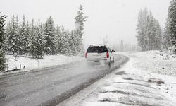 Kış sürüşü için uzmanlardan hayati uyarılar: Buzlu yollara dikkat!