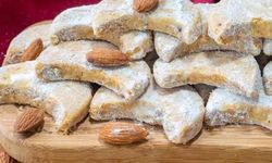 Kıyır kıyır Çiğ Bademli kurabiye tarifi! Pudra Şekerli Çiğ Bademli Kavala Kurabiyesi nasıl yapılır?