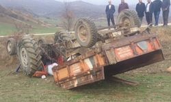 Çorum'da korkutan kaza: Traktör devrildi, yaralı var!