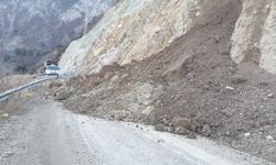 Artvin'de köy yollarında karla mücadele çalışmaları devam ediyor