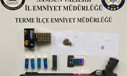 Samsun'da bir evde ruhsatsız silah ve uyuşturucu ele geçirildi