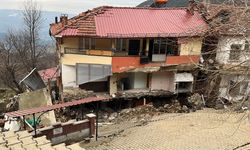 Tokat'ın Günebakan köyündeki heyelanda cami ile 5 ev yıkıldı