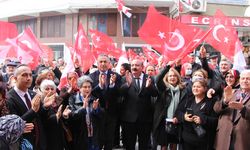 Sungurlu'da CHP fırtınası: Miting havasında seçim bürosu açtı