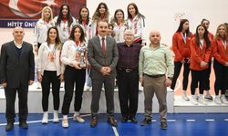 Hitit Üniversitesi Erkek ve Kadın Voleybol takımları namağlup ÜNİLİG Şampiyonu oldu!