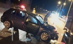 Çorum'da feci kaza! Otomobil tıra çarptı: 1’i ağır 2 yaralı