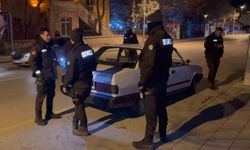 Aksaray’da polisten şok denetim: Araçlar didik didik arandı