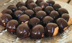 Bu tatlı bağımlılık yapıyor: Çikolata Soslu Elma Topları tarifi