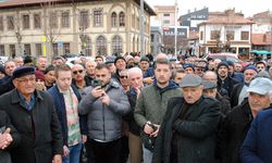 CHP Adayı Levent Çöphüseyinoğlu, emeklilerin eylemine destek verdi