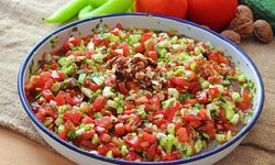 Yaz salatalarının vazgeçilmez lezzeti: Her öğüne uygun Gavurdağı Salatası tarifi