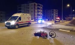 Çorum'da Otomobil ile motosiklet çarpıştı: Sürücü kaçtı, yolcu yaralandı
