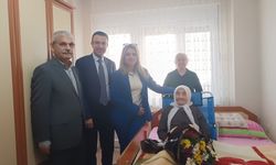Çorum'un bu ilçesinde 106 yaşındaki Zehra teyzeye Kadınlar Günü ziyareti