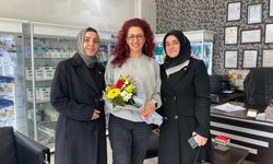 Çiçeklerle teşekkür: Yeniden Refah Partisi'nden sağlık çalışanlarına özel kutlama