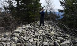 Kargı sınırlarındaki tarihi kalıntılar ve surlarla kaplı tepe merak uyandırıyor