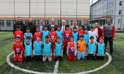 Of'ta ilkokullar arası futbol turnuvası düzenlendi