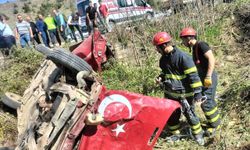 Samsun'da otomobil şarampole devrildi, 2 kişi yaralandı
