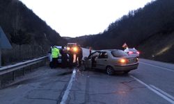 Sinop'ta iki otomobilin çarpıştığı kazada 6 kişi yaralandı