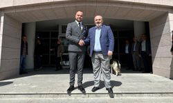 Yusufeli Belediye Başkanı Barış Demirci, mazbatasını aldı