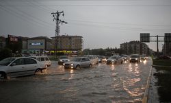 Çorum'da sağanak ve dolu felaketi: Caddeler sular altında kaldı!