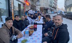 Çorum'da iftar geleneği: Bu caddenin esnafları sokakta iftar yapıyor