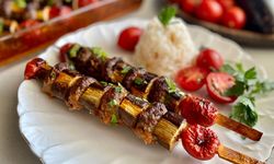 Ramazanın vazgeçilmez lezzeti: Misafirlerinizi mest edecek Patlıcan Kebabı tarifi